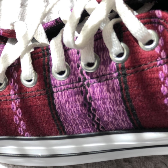 BRAND NEW Unique Embroidery Tenis Shoes - Picture 3 of 4